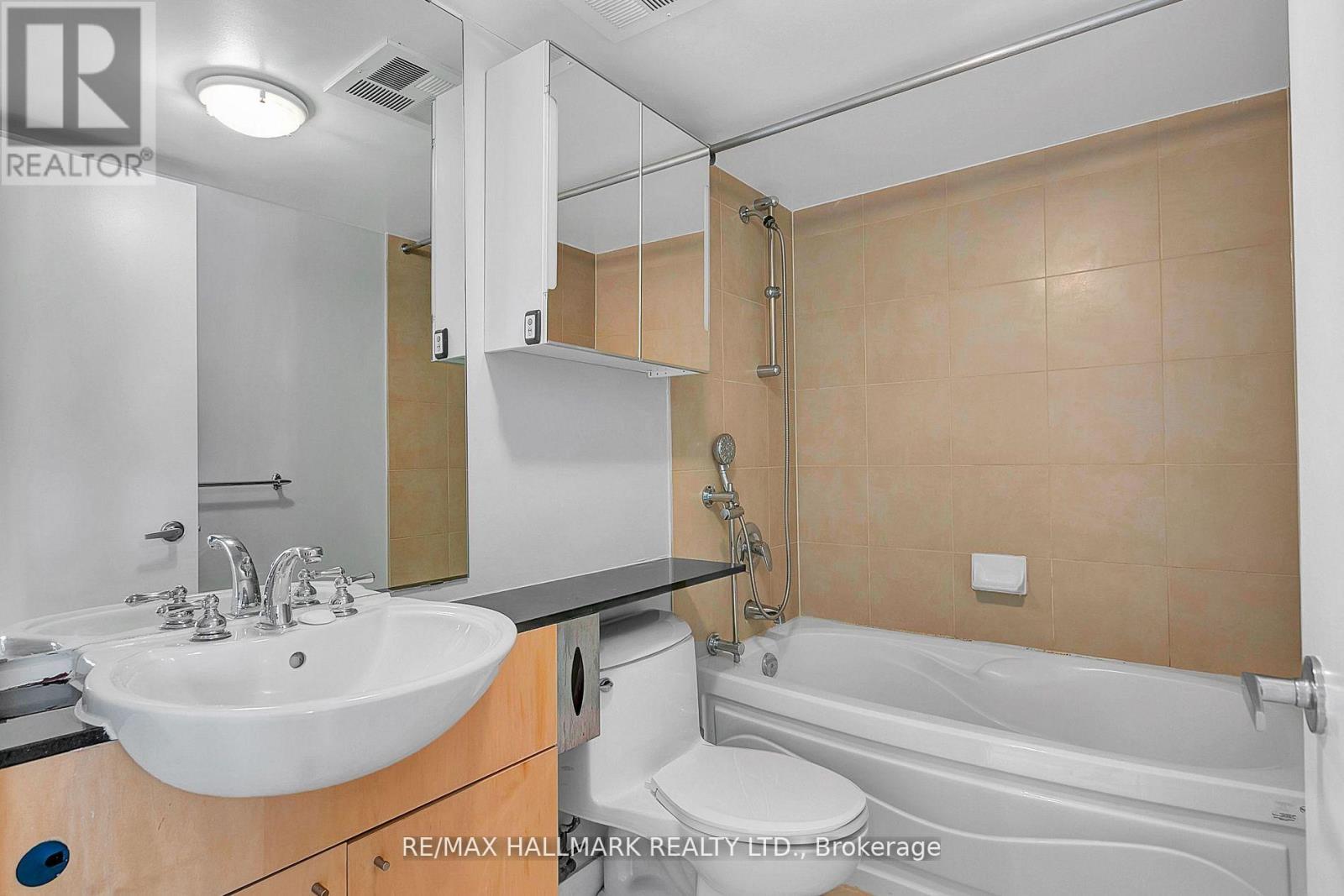 2209 - 373 Front Street W, Toronto, Ontario  M5V 3R7 - Photo 18 - C12890622