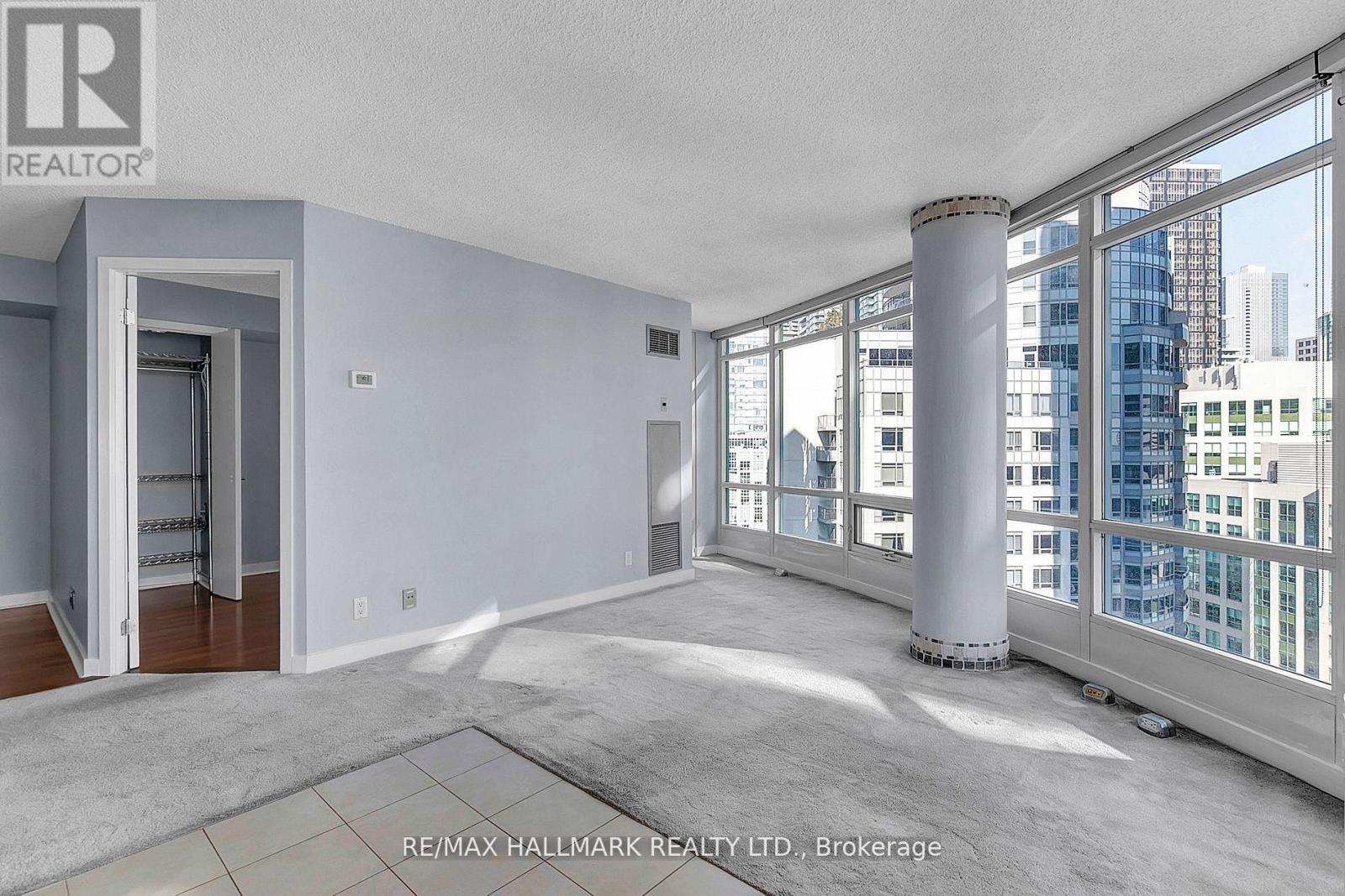 2209 - 373 Front Street W, Toronto, Ontario  M5V 3R7 - Photo 4 - C12890622