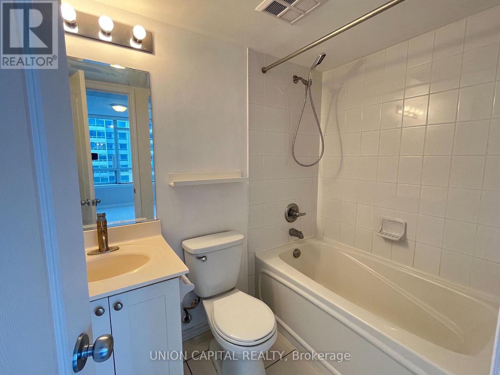 1705 - 1 Rean Drive, Toronto, Ontario  M2K 3C1 - Photo 11 - C12890654