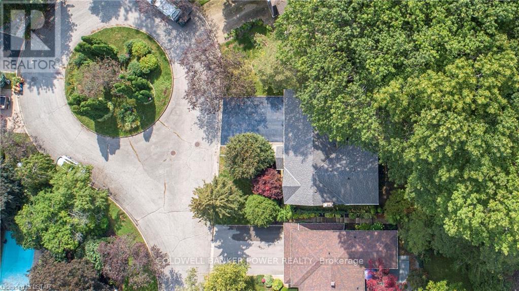 32 Conifer Court, London South, Ontario  N6K 2X4 - Photo 2 - X12890518