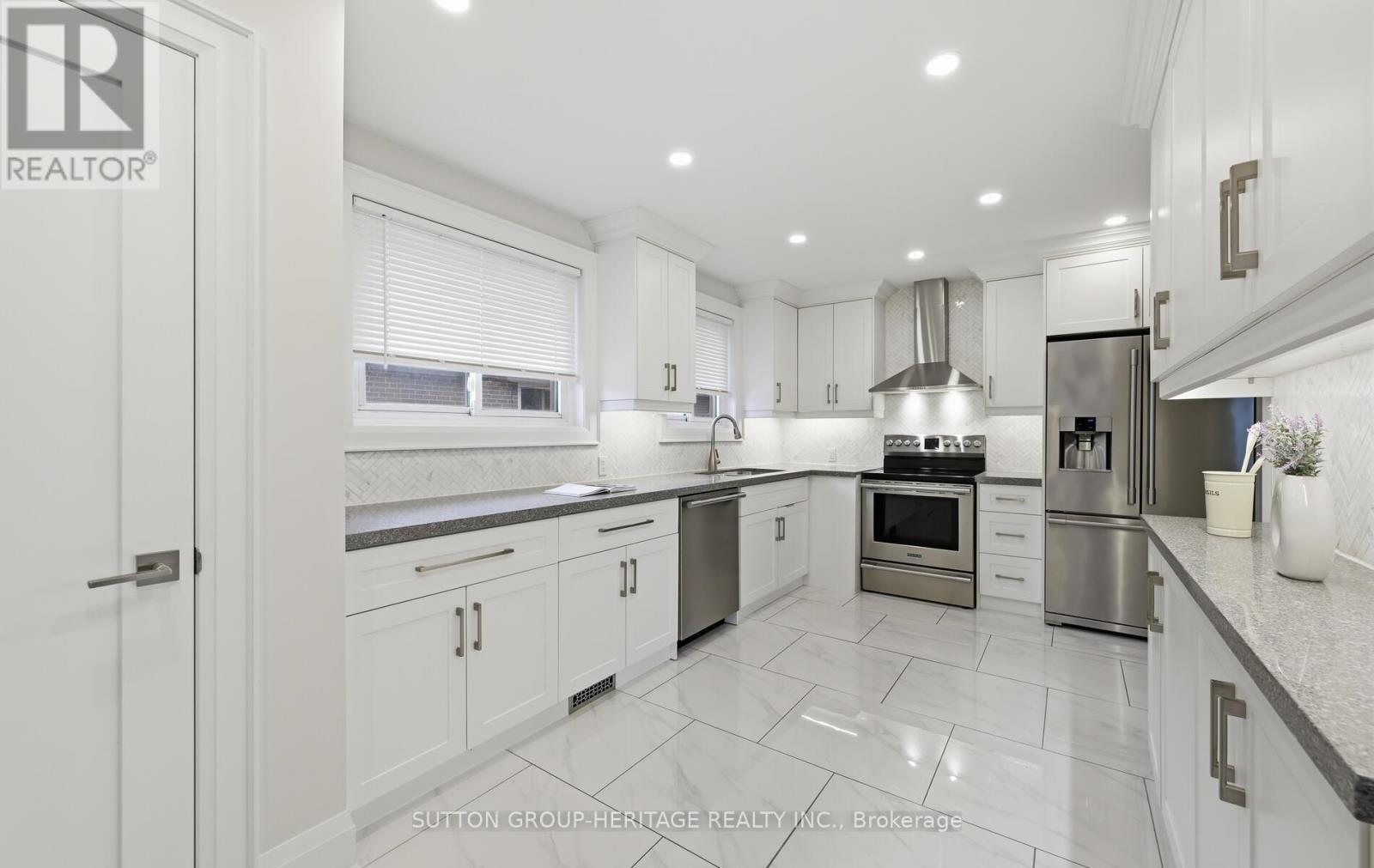 1402 Colmar Avenue, Pickering, Ontario  L1W 1C3 - Photo 10 - E12890480