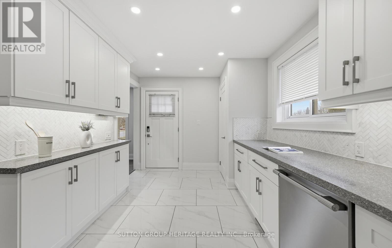 1402 Colmar Avenue, Pickering, Ontario  L1W 1C3 - Photo 13 - E12890480