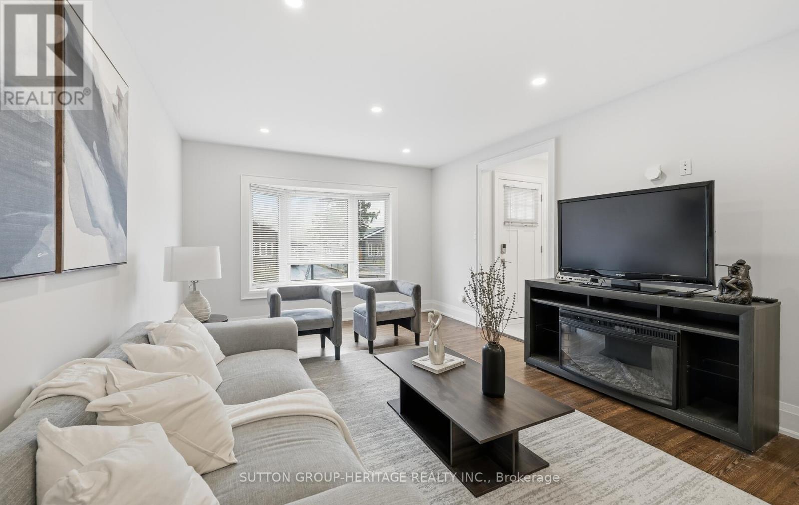 1402 Colmar Avenue, Pickering, Ontario  L1W 1C3 - Photo 4 - E12890480