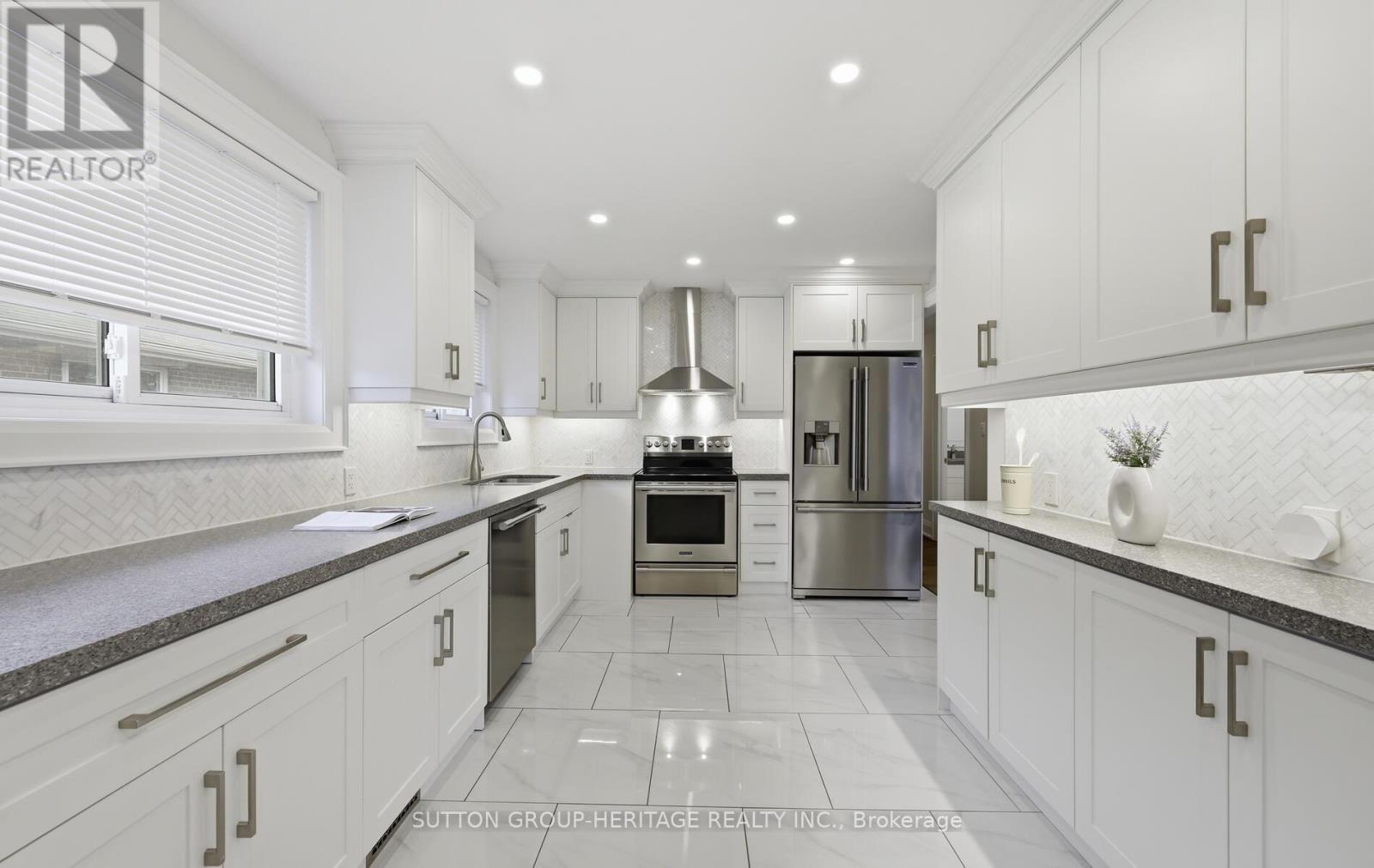 1402 Colmar Avenue, Pickering, Ontario  L1W 1C3 - Photo 9 - E12890480