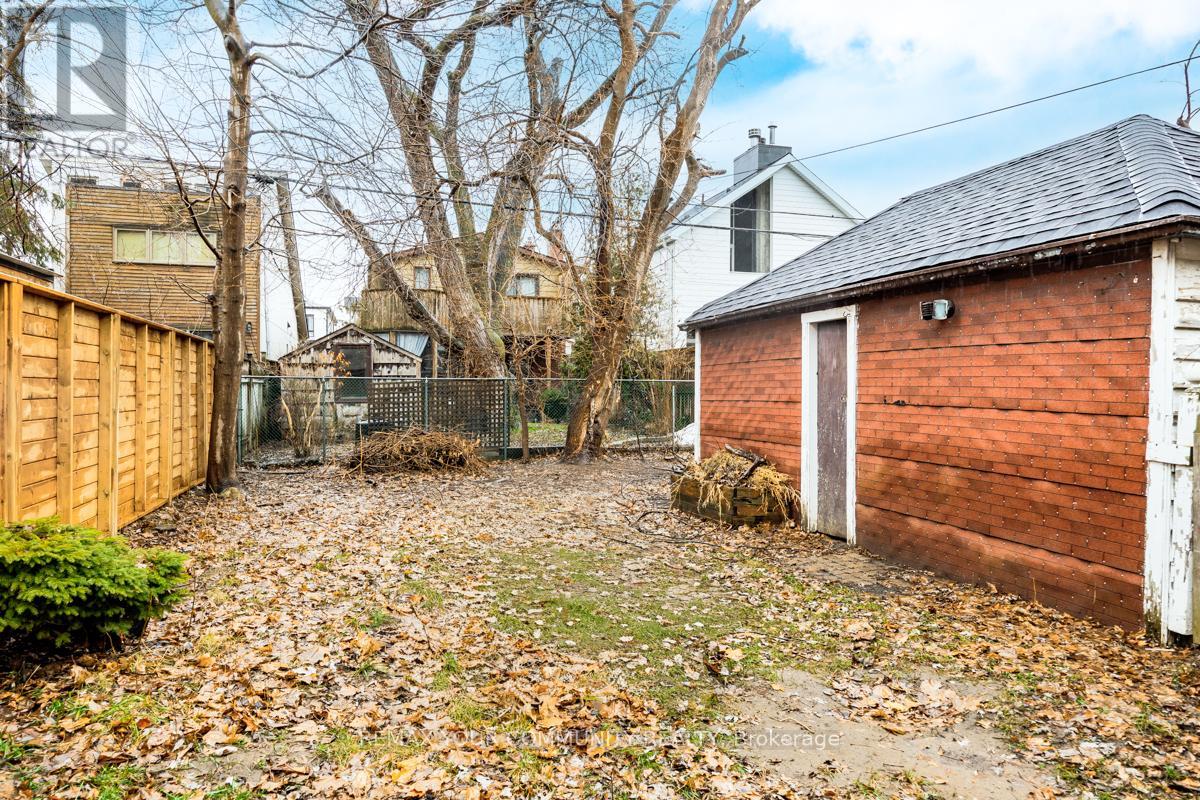 Main - 71 Lesmount Avenue, Toronto, Ontario  M4J 3V7 - Photo 11 - E12890542