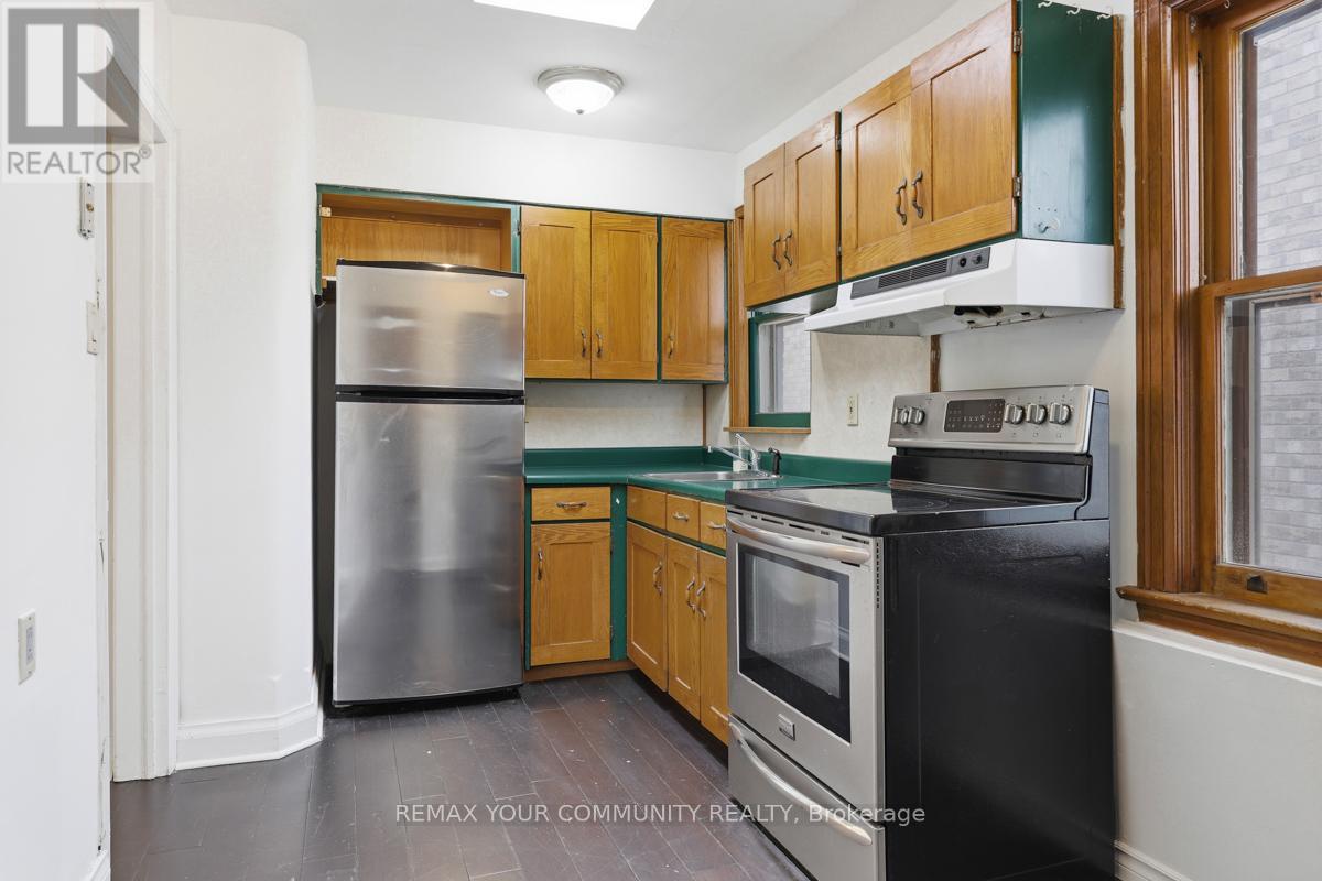 Main - 71 Lesmount Avenue, Toronto, Ontario  M4J 3V7 - Photo 4 - E12890542