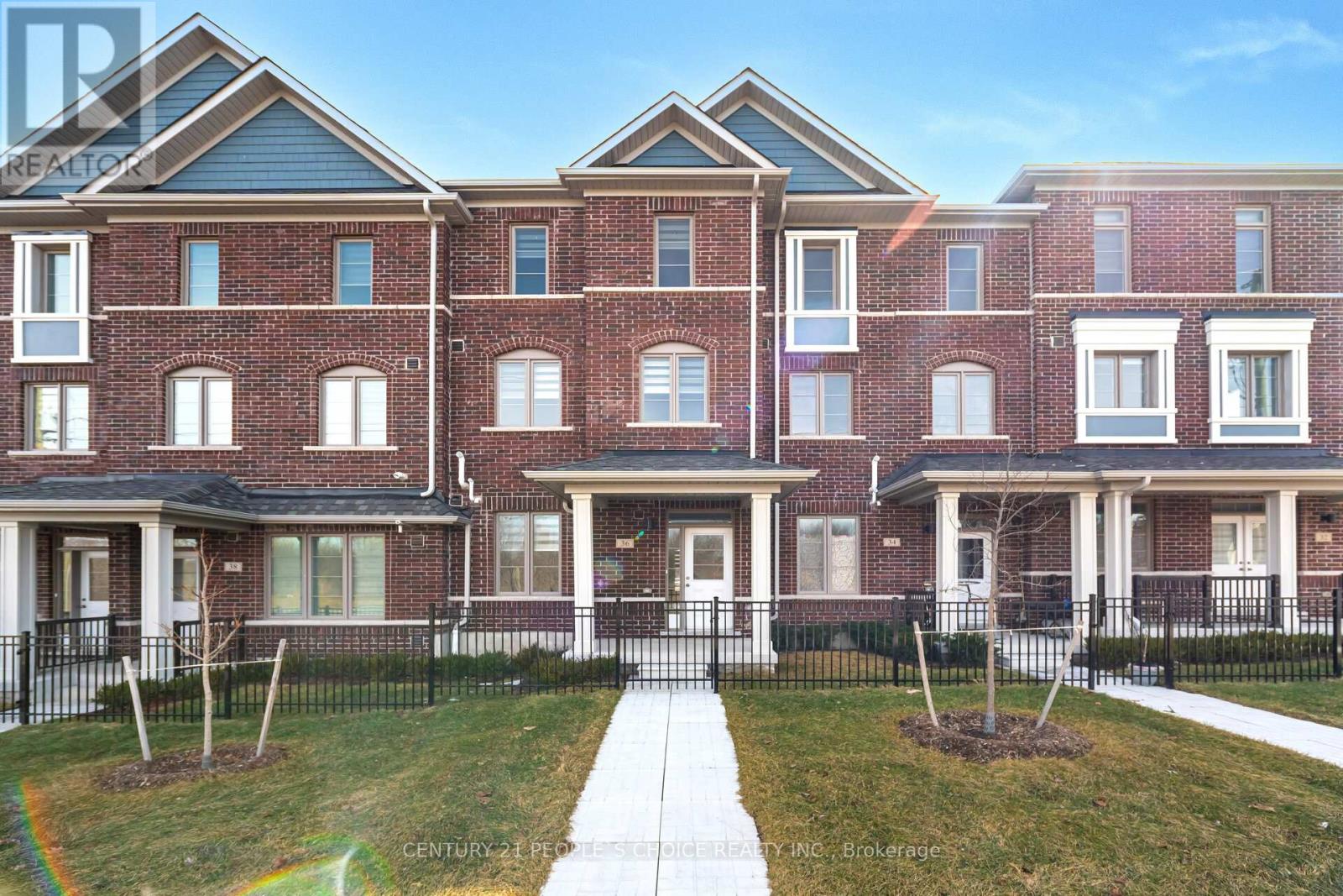 36 WATERSIDE WAY, Whitby, Ontario