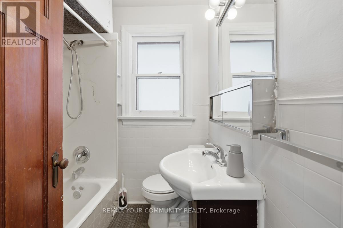 Entire - 71 Lesmount Avenue, Toronto, Ontario  M4J 3V7 - Photo 10 - E12890554