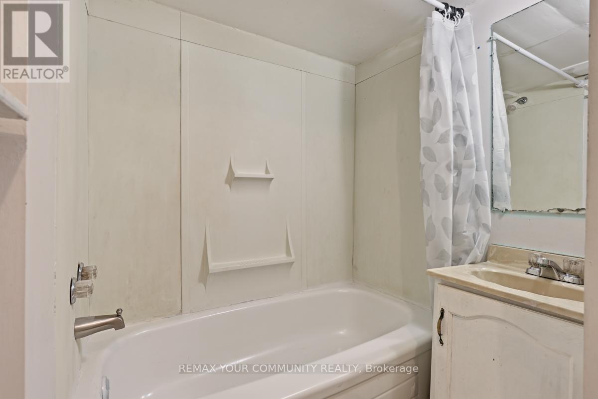 Entire - 71 Lesmount Avenue, Toronto, Ontario  M4J 3V7 - Photo 13 - E12890554