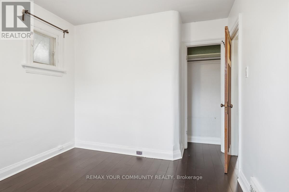 Entire - 71 Lesmount Avenue, Toronto, Ontario  M4J 3V7 - Photo 7 - E12890554