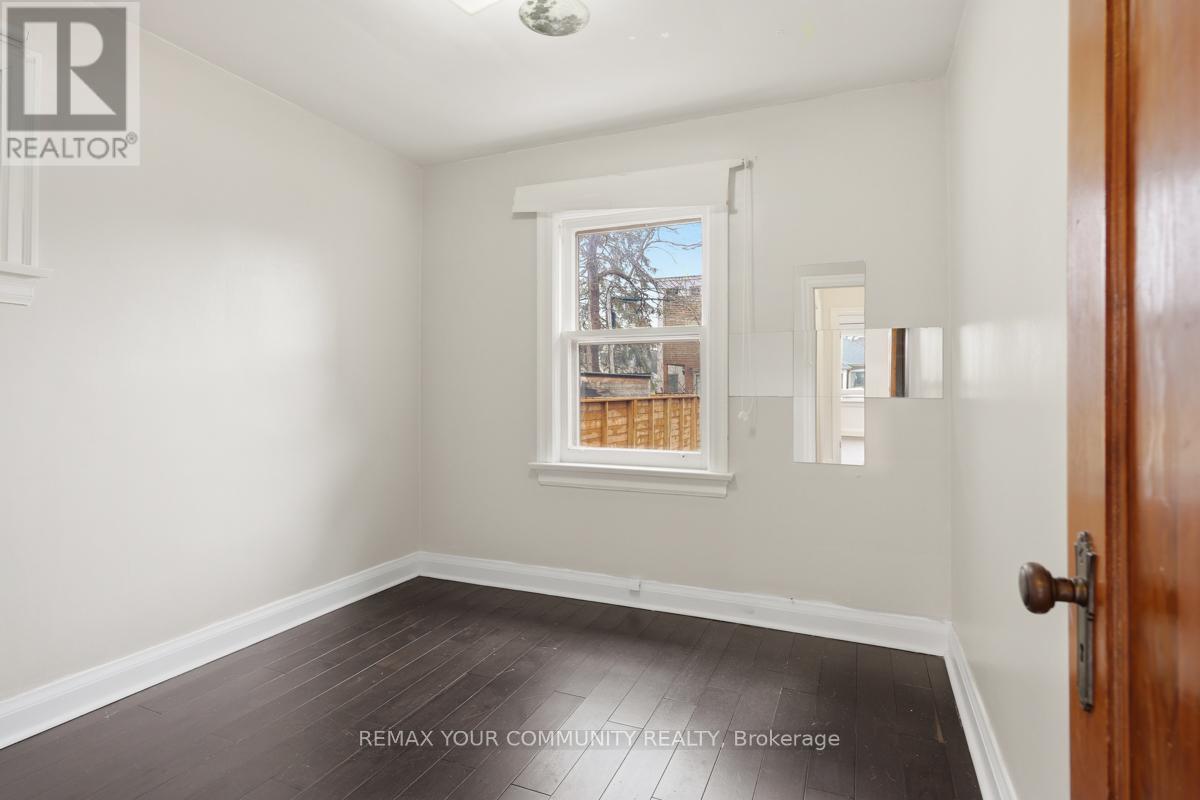 Entire - 71 Lesmount Avenue, Toronto, Ontario  M4J 3V7 - Photo 9 - E12890554