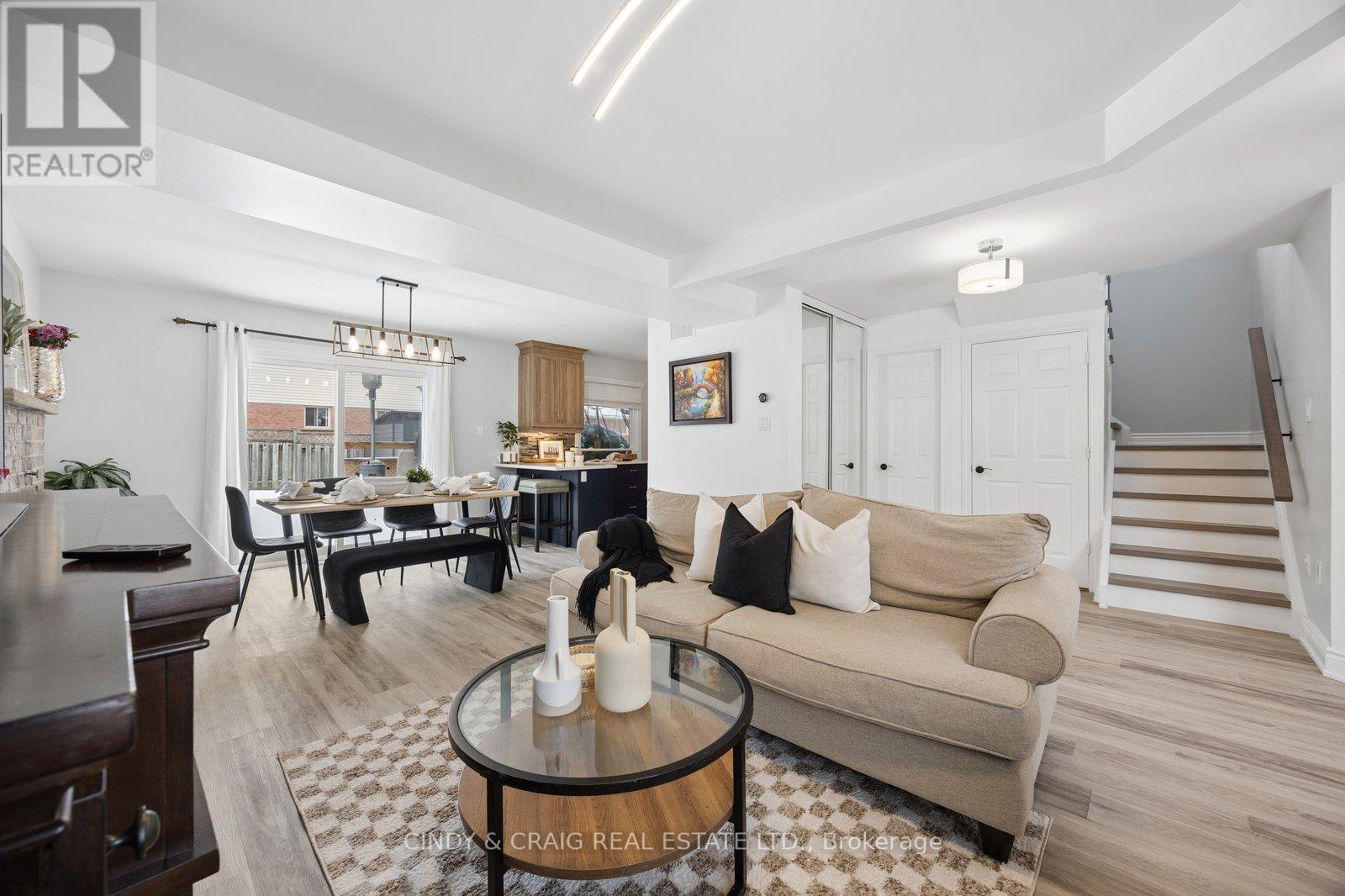 107 Hemingford Place, Whitby, Ontario  L1R 1G2 - Photo 3 - E12890638