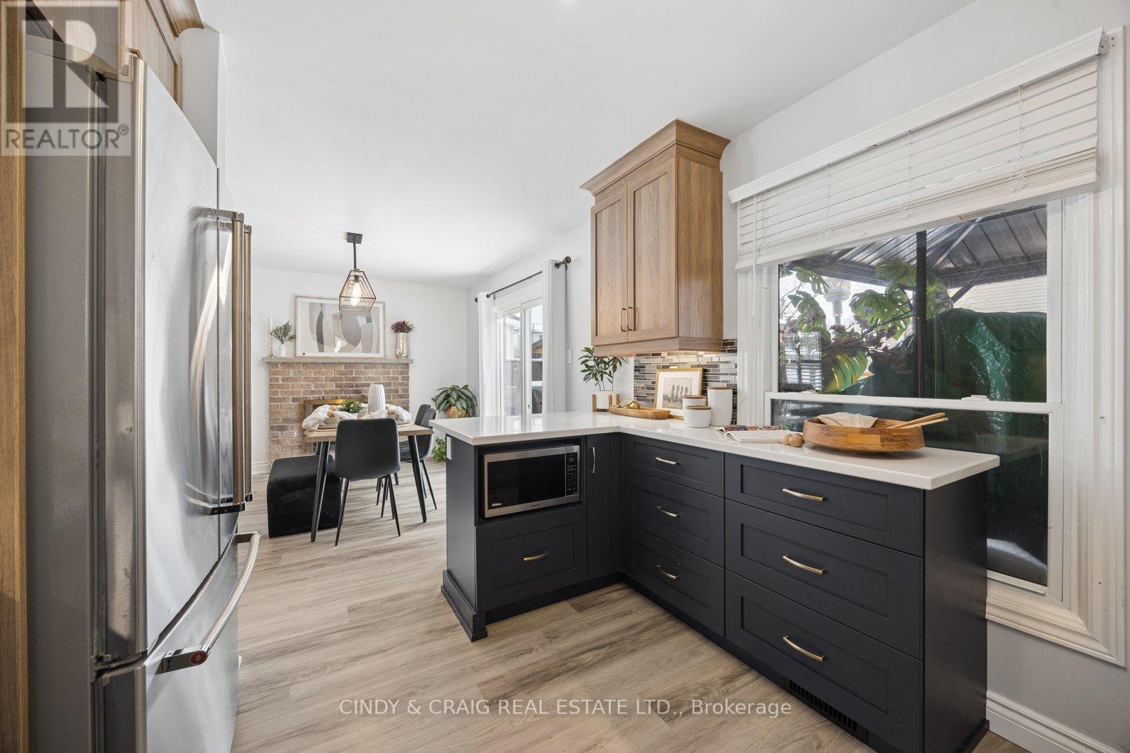 107 Hemingford Place, Whitby, Ontario  L1R 1G2 - Photo 8 - E12890638