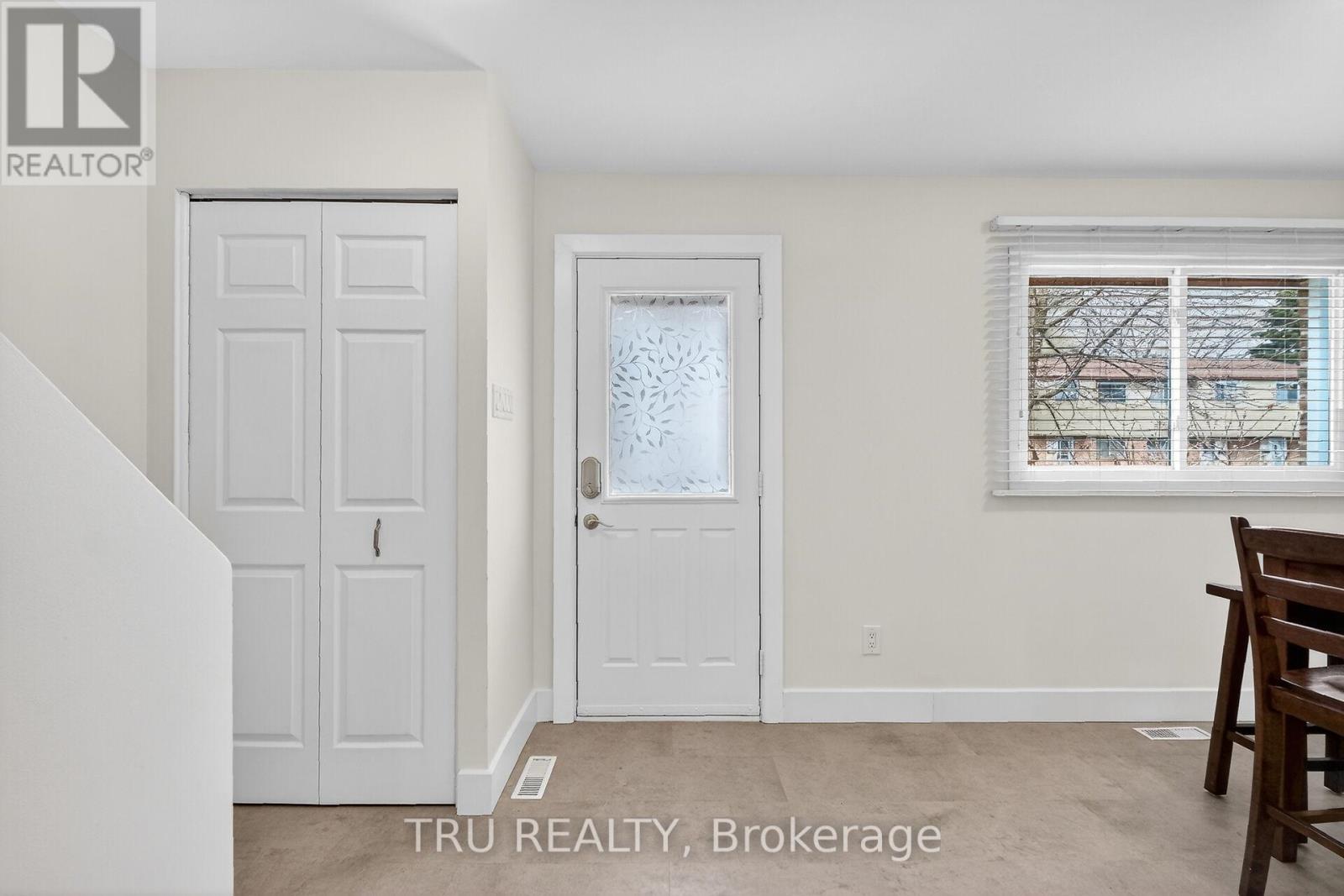 26 - 4631 Cecilia Crescent, Ottawa, Ontario  K1J 8S7 - Photo 4 - X12890568