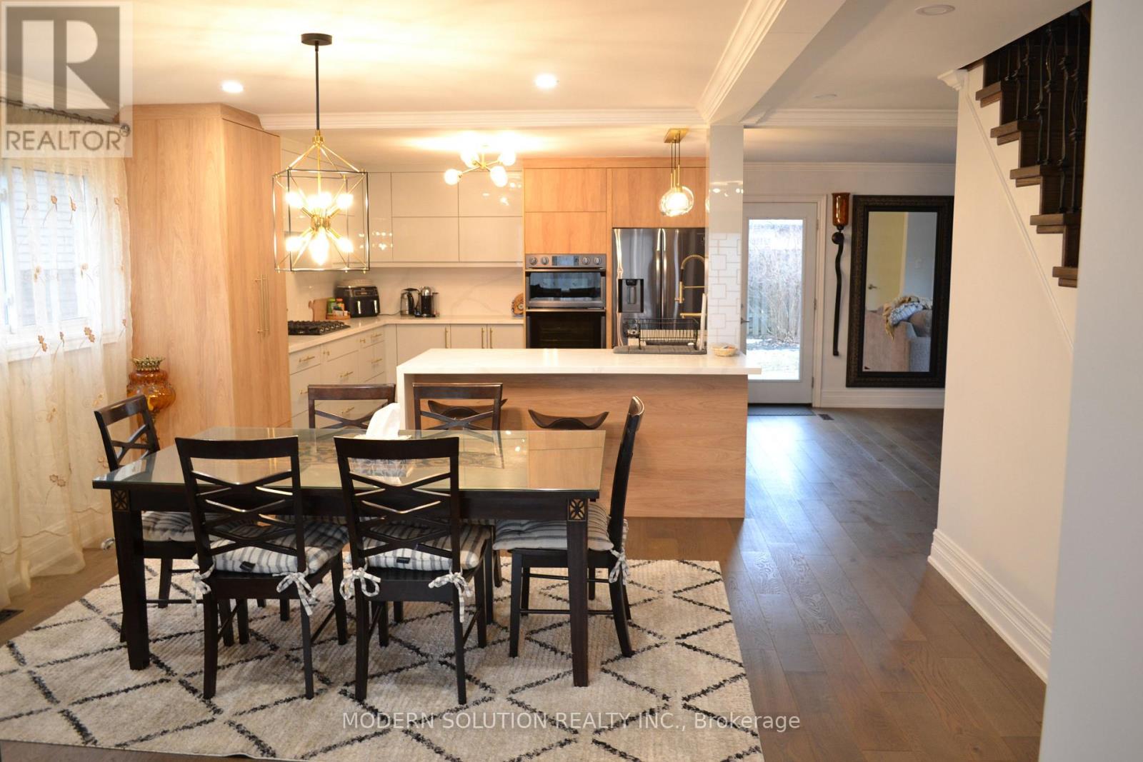 65 Manning Crescent, Newmarket, Ontario  L3Y 6H3 - Photo 6 - N12890362