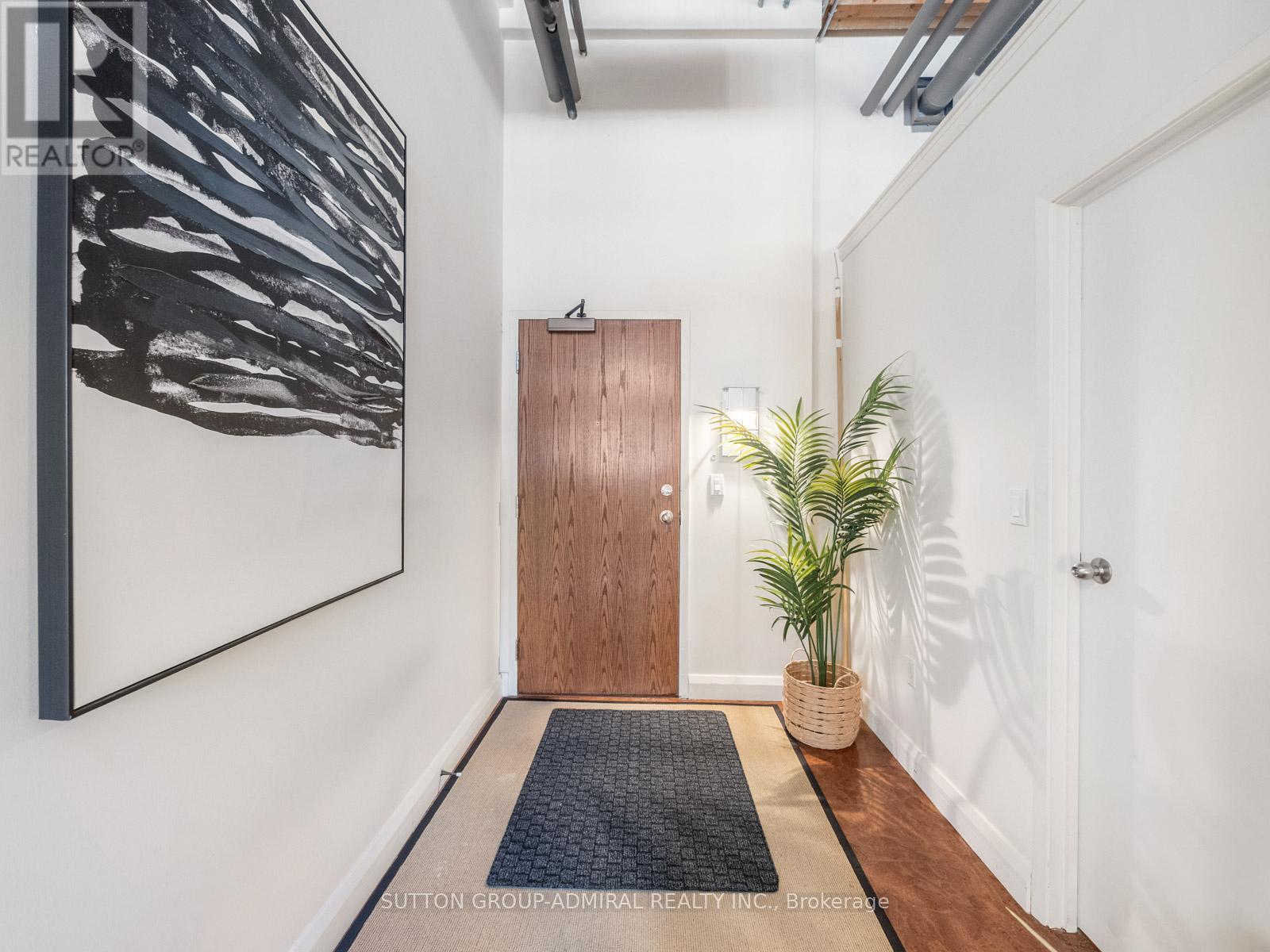 204 - 543 Timothy Street, Newmarket, Ontario  L3Y 1R1 - Photo 2 - N12890390