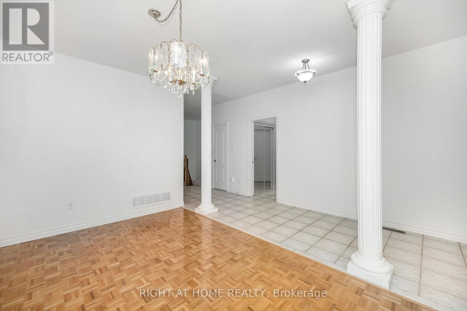 46 Woodhaven Crescent, Richmond Hill, Ontario  L4E 3T2 - Photo 16 - N12890458