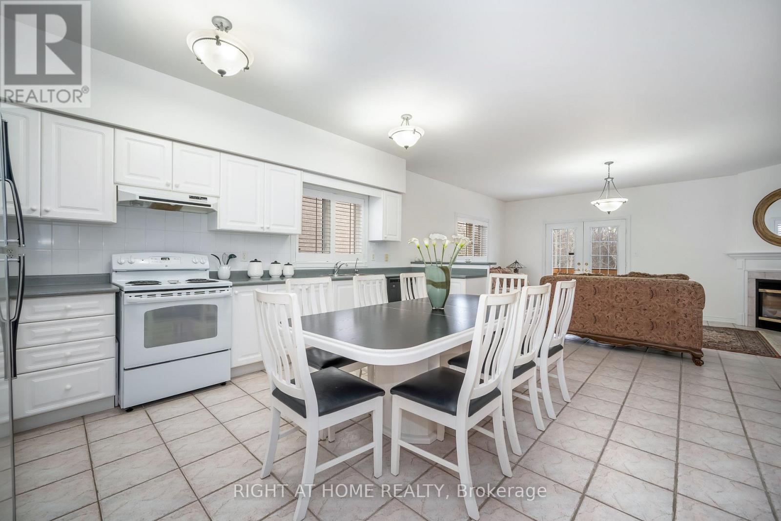 46 Woodhaven Crescent, Richmond Hill, Ontario  L4E 3T2 - Photo 18 - N12890458