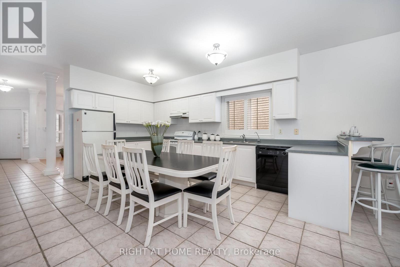 46 Woodhaven Crescent, Richmond Hill, Ontario  L4E 3T2 - Photo 19 - N12890458