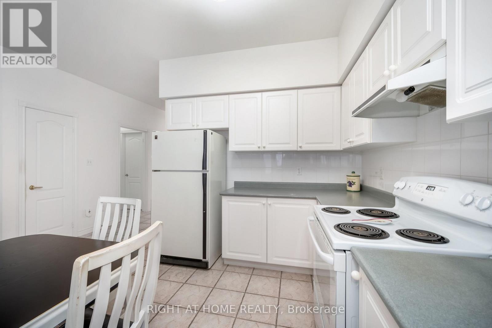 46 Woodhaven Crescent, Richmond Hill, Ontario  L4E 3T2 - Photo 23 - N12890458