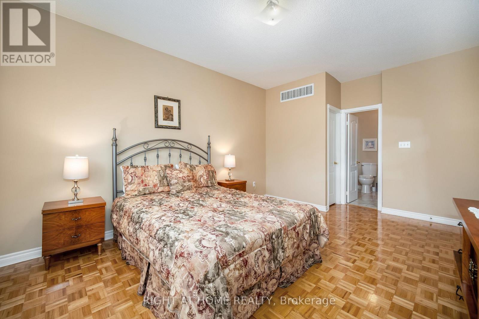 46 Woodhaven Crescent, Richmond Hill, Ontario  L4E 3T2 - Photo 34 - N12890458