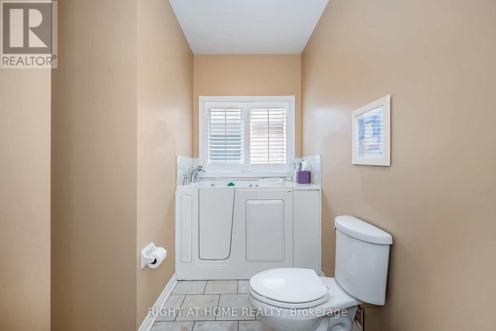 46 Woodhaven Crescent, Richmond Hill, Ontario  L4E 3T2 - Photo 36 - N12890458