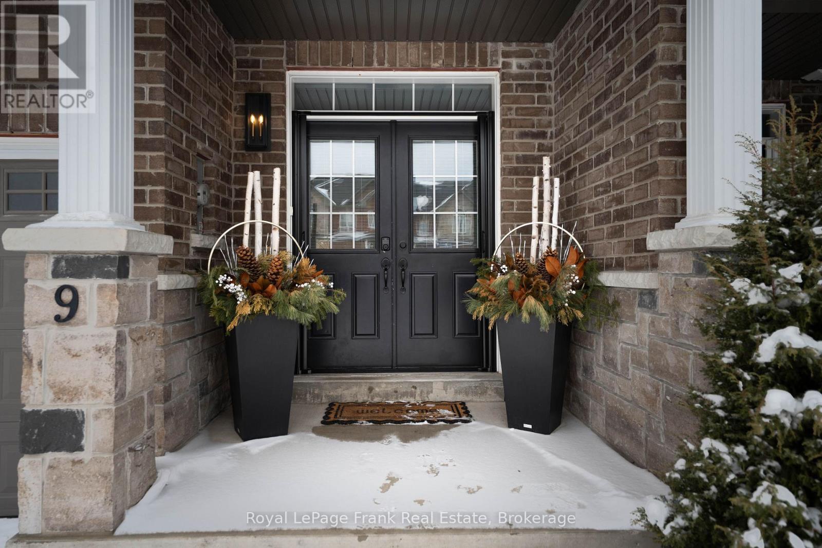 9 Michael Cummings Court, Uxbridge, Ontario  L9P 0E6 - Photo 2 - N12890578