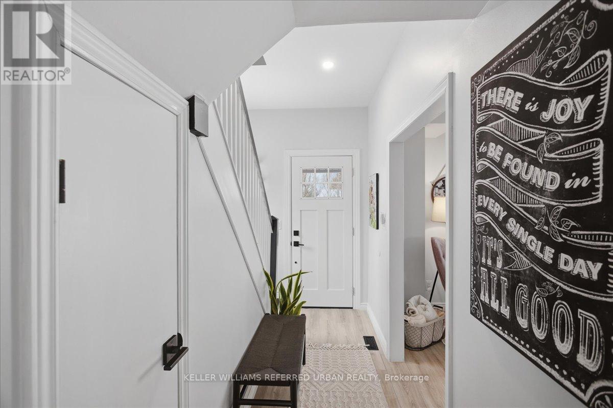 5304 County Rd 9 Road, Clearview (New Lowell), Ontario  L0M 1N0 - Photo 3 - S12890438