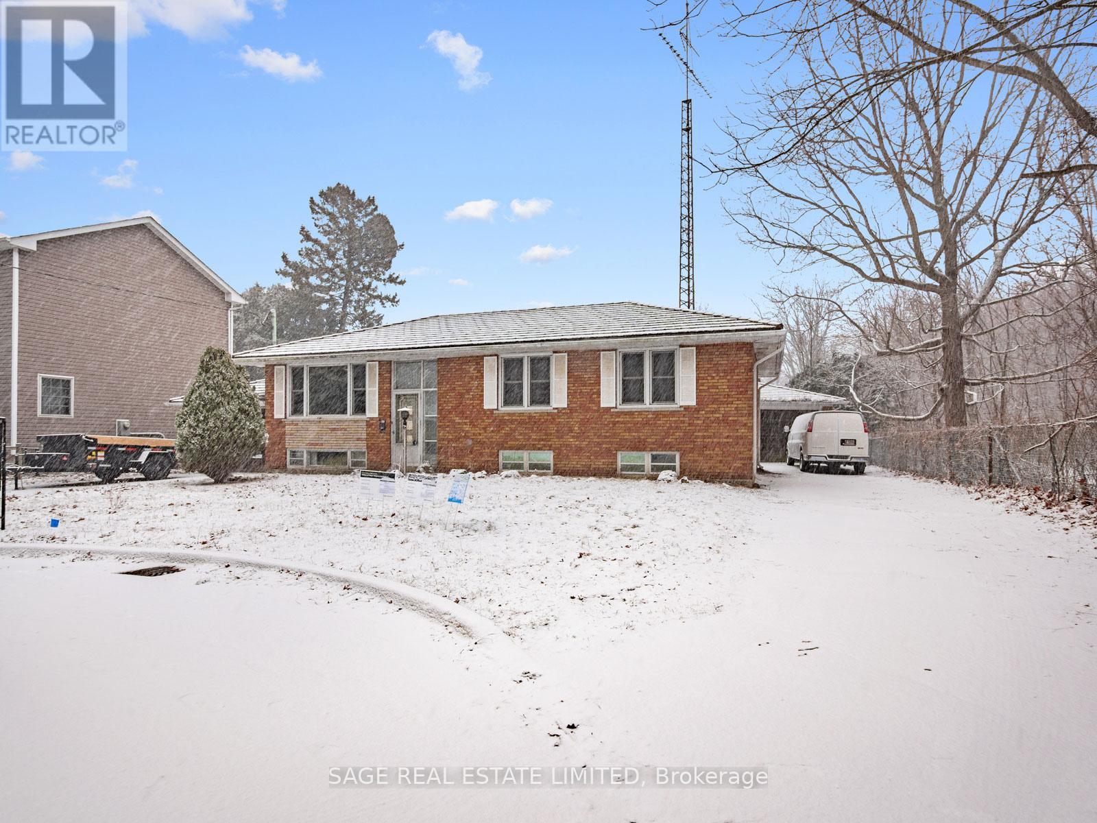 836 Tenth Street, Mississauga, Ontario  L5E 1S6 - Photo 6 - W12881762