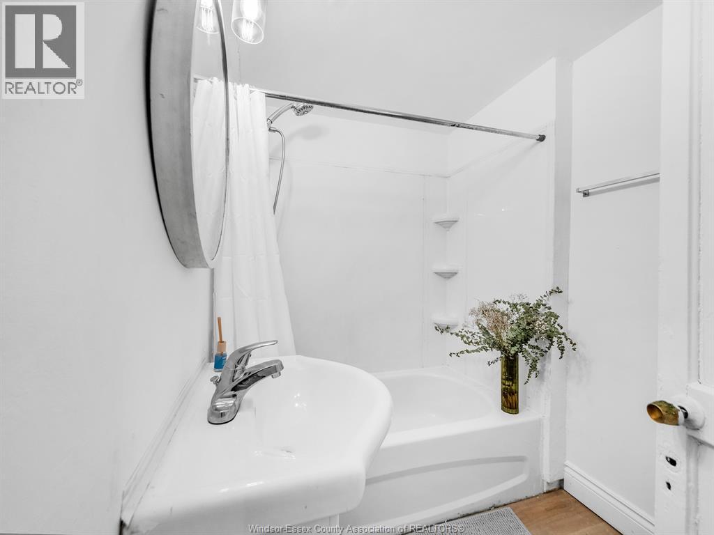 1496 Drouillard, Windsor, Ontario  N8Y 2R9 - Photo 18 - 26001159