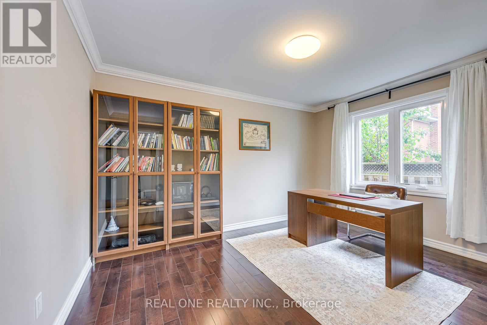 1237 Woodview Drive, Oakville, Ontario  L6M 2M5 - Photo 19 - W12890392