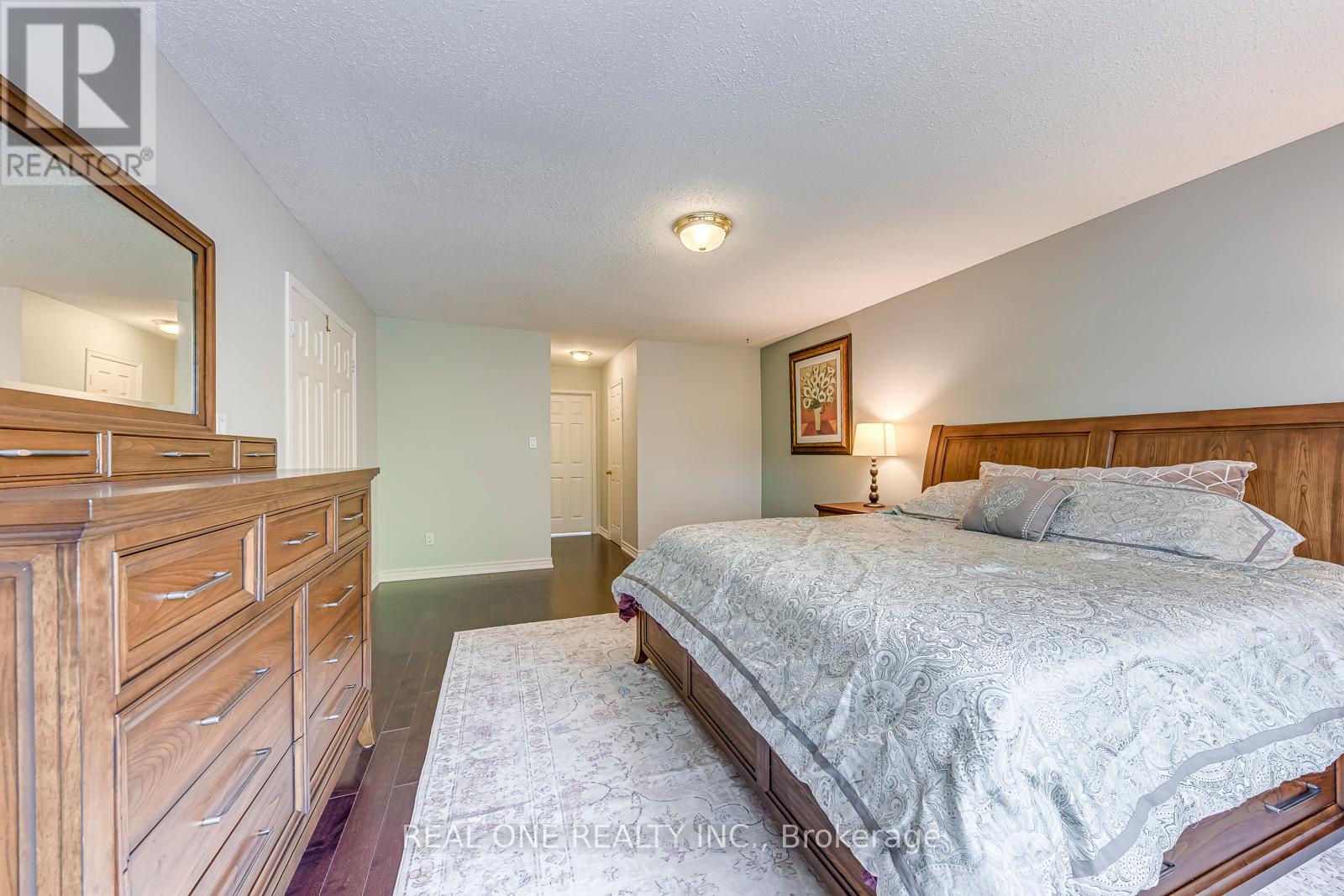 1237 Woodview Drive, Oakville, Ontario  L6M 2M5 - Photo 28 - W12890392