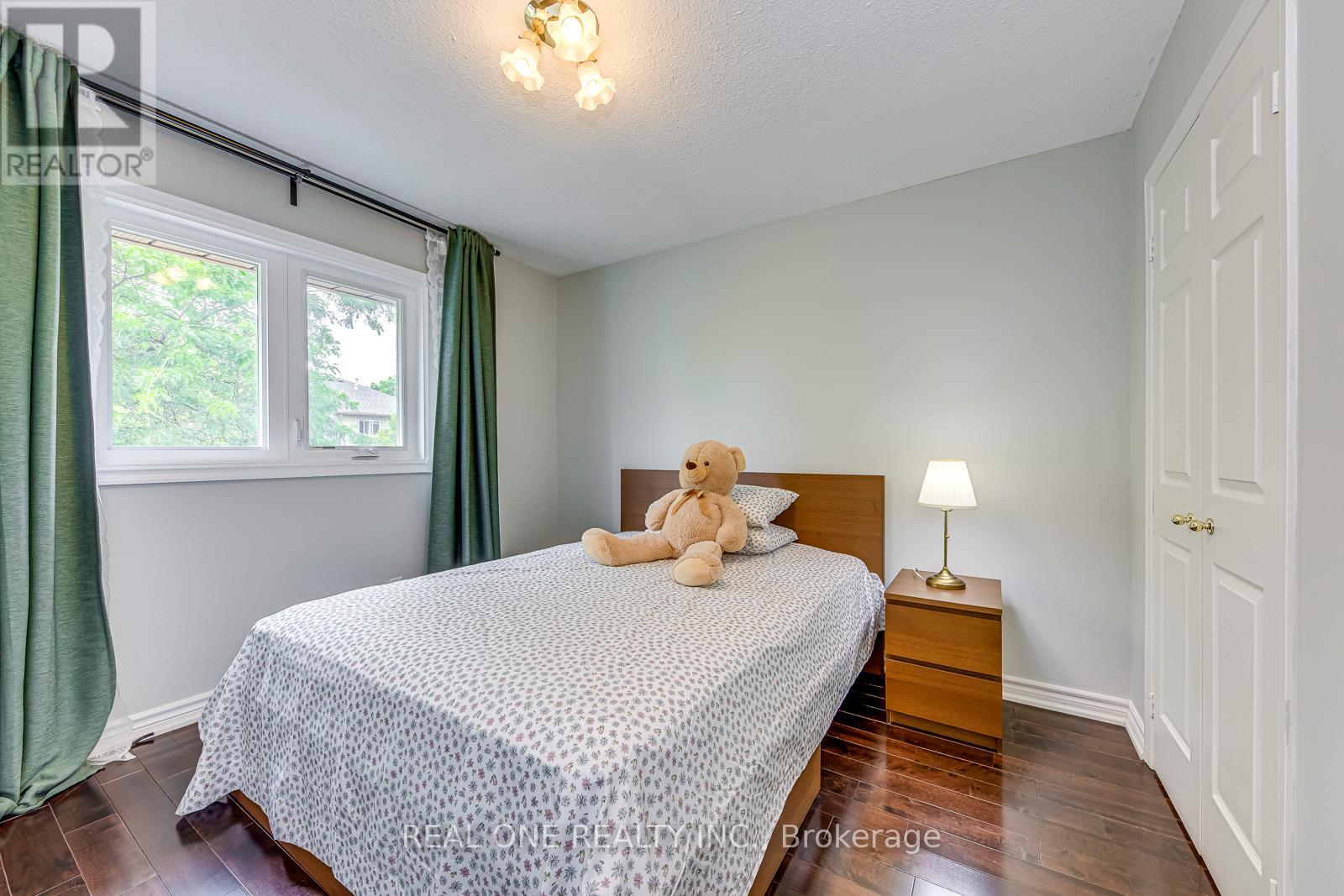 1237 Woodview Drive, Oakville, Ontario  L6M 2M5 - Photo 37 - W12890392