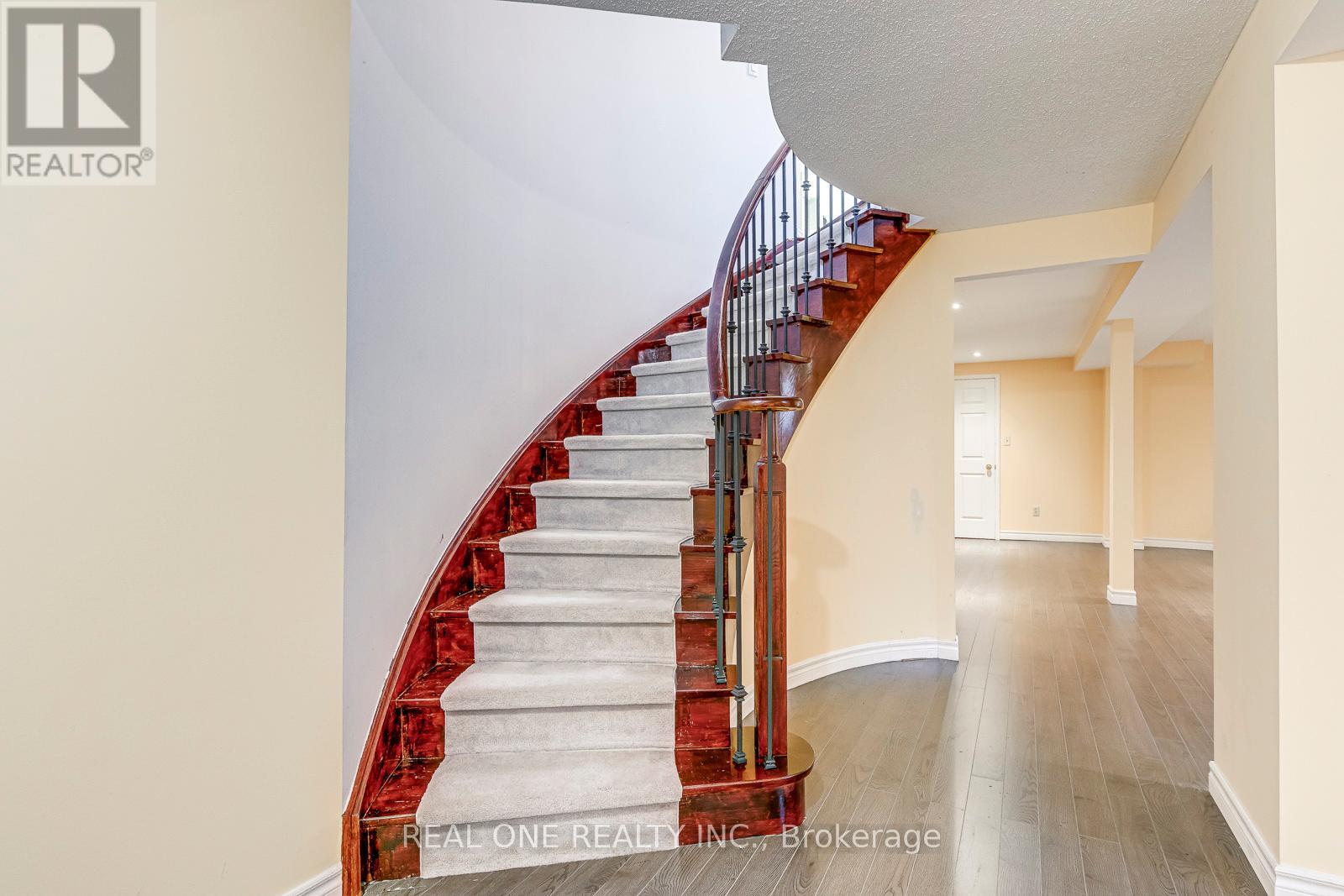 1237 Woodview Drive, Oakville, Ontario  L6M 2M5 - Photo 40 - W12890392