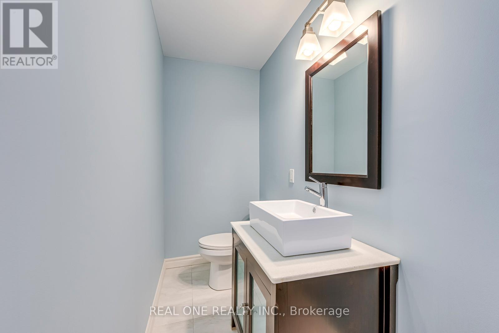 1237 Woodview Drive, Oakville, Ontario  L6M 2M5 - Photo 45 - W12890392