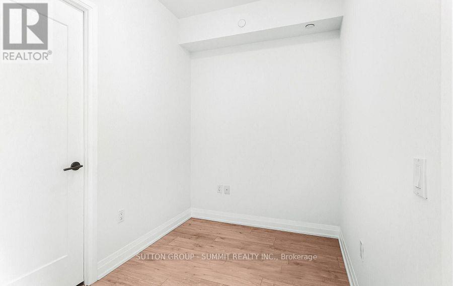 616 - 412 Silver Maple Road, Oakville, Ontario  L6H 7X8 - Photo 7 - W12890404