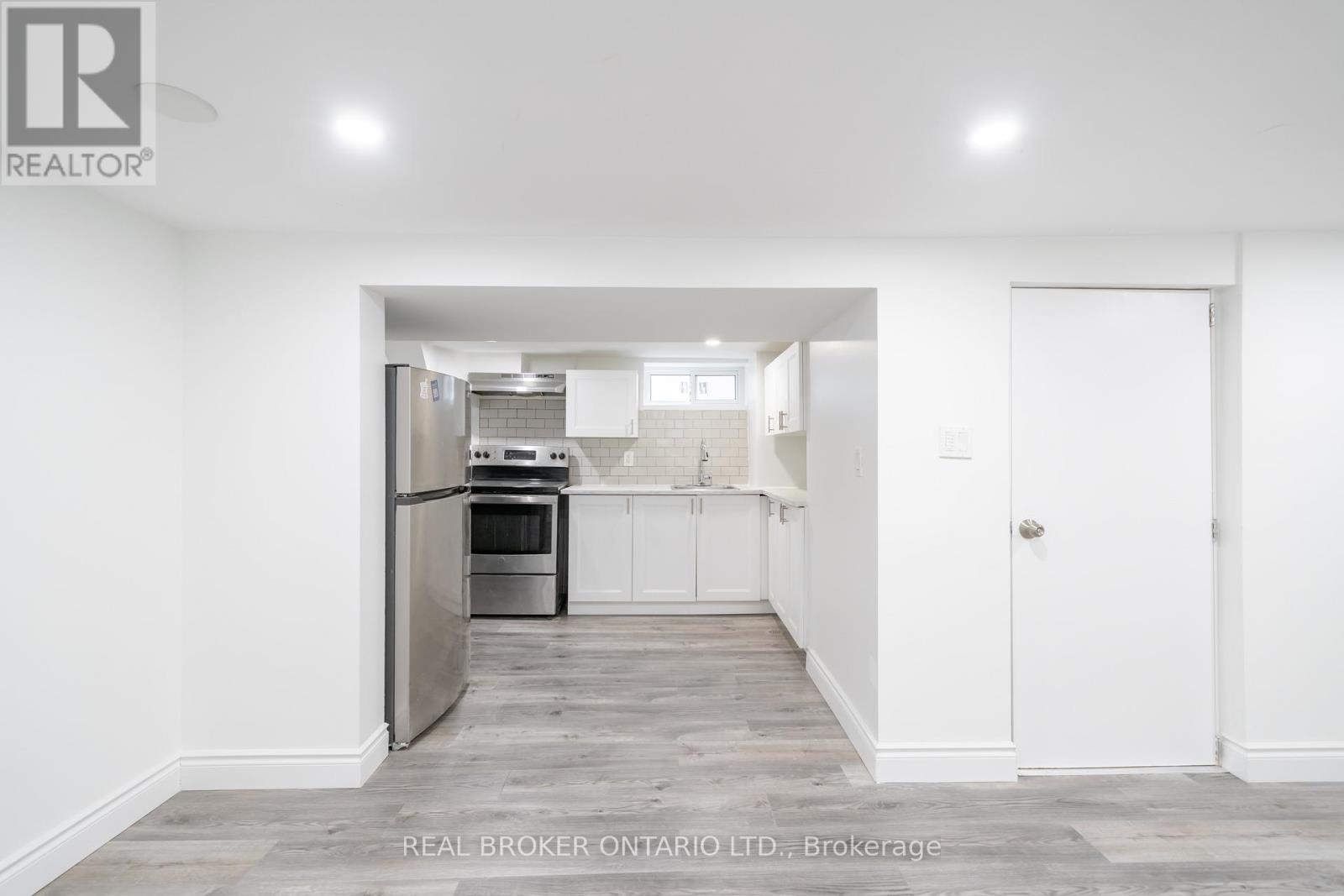 Bsmt - 12 Villa Road, Toronto, Ontario  M8W 1M5 - Photo 16 - W12890418