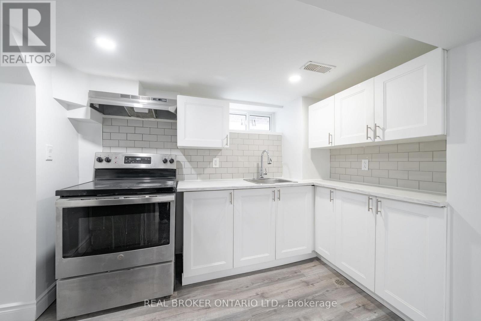 Bsmt - 12 Villa Road, Toronto, Ontario  M8W 1M5 - Photo 6 - W12890418