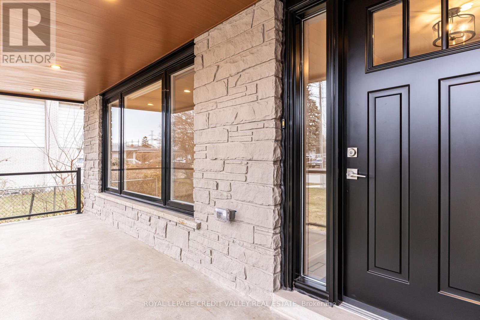 500 Selsey Drive, Mississauga, Ontario  L5A 1B9 - Photo 4 - W12890422