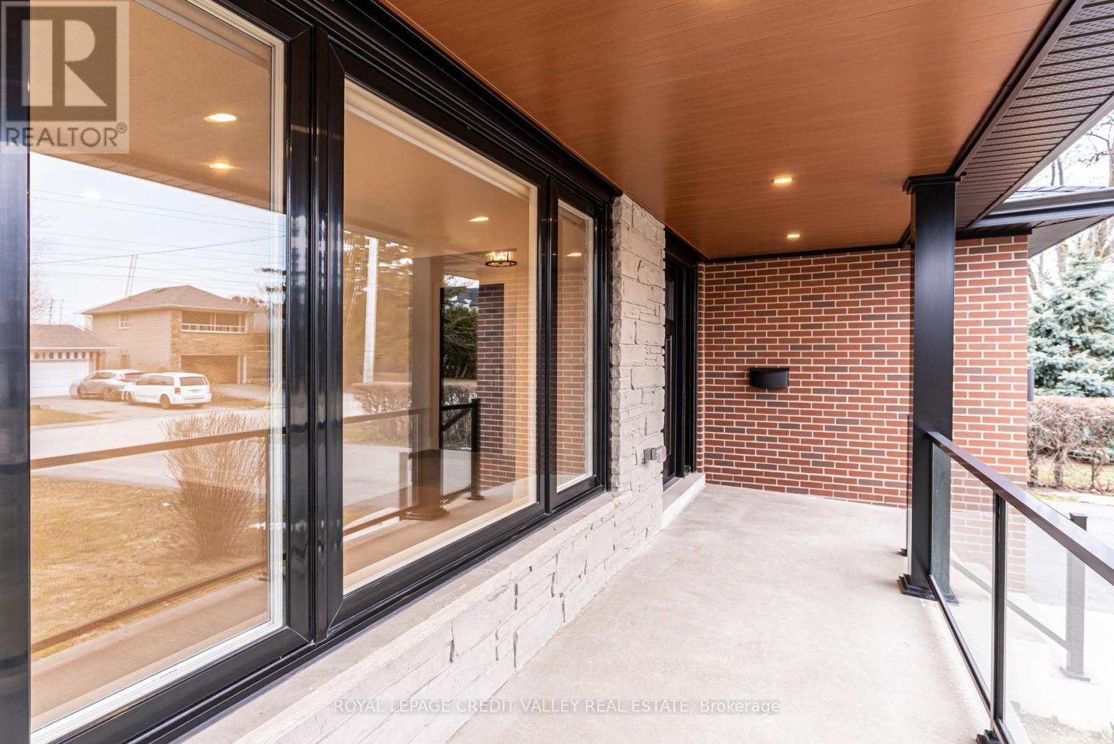 500 Selsey Drive, Mississauga, Ontario  L5A 1B9 - Photo 5 - W12890422