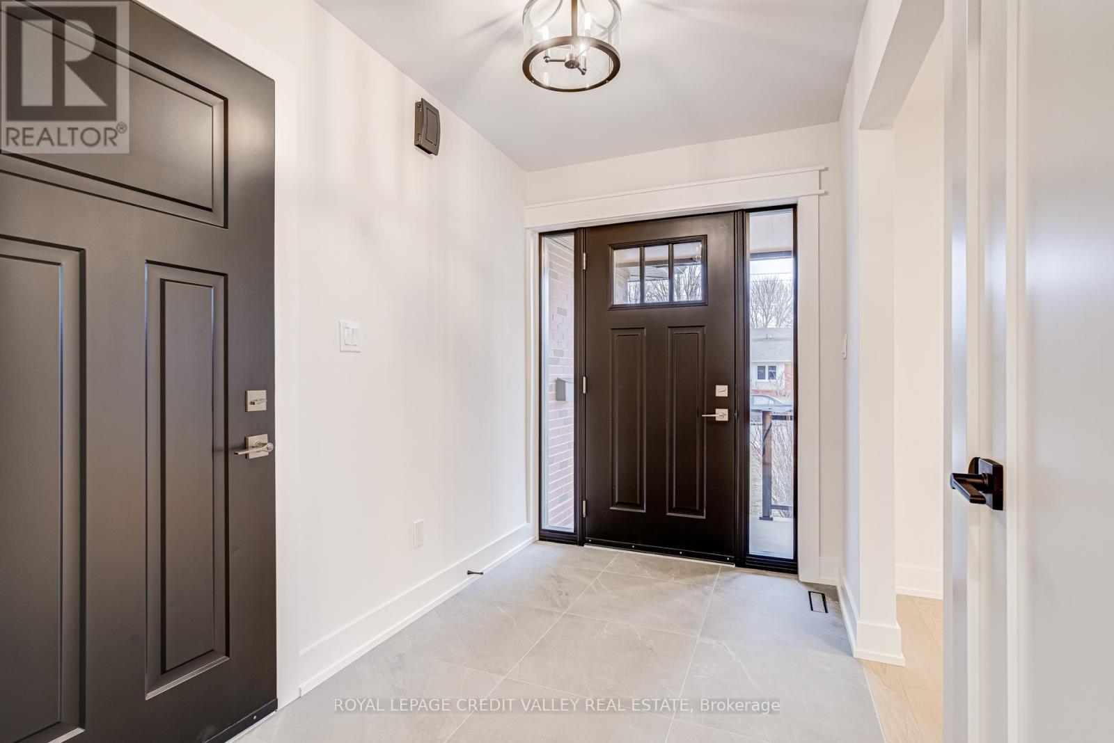 500 Selsey Drive, Mississauga, Ontario  L5A 1B9 - Photo 6 - W12890422