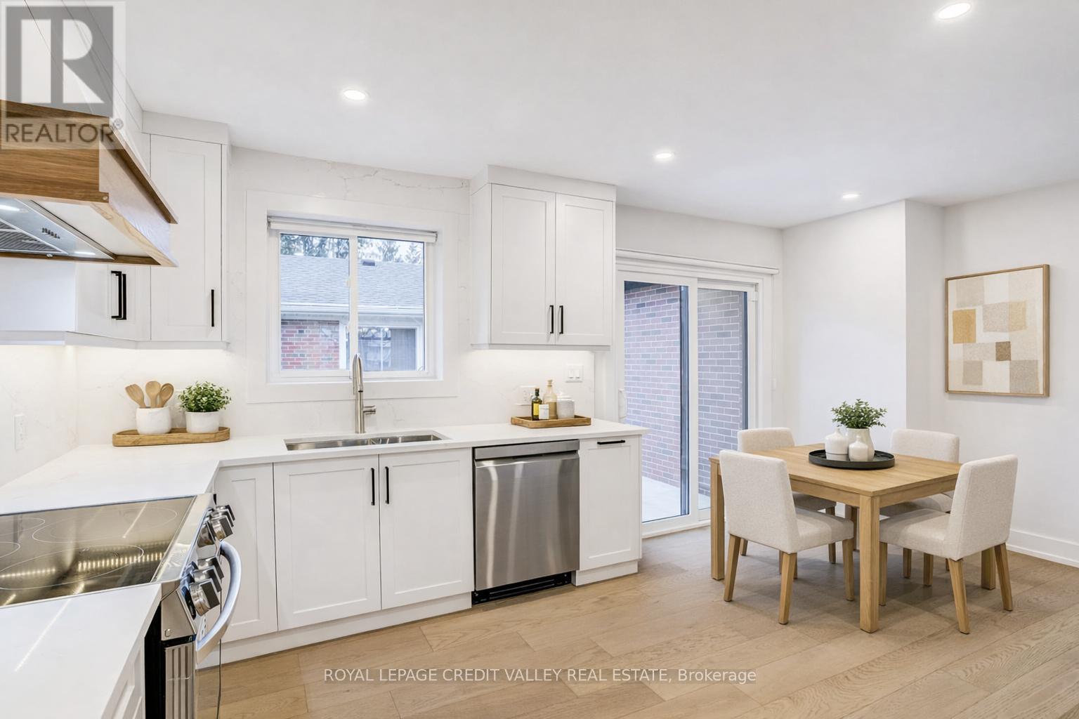 500 Selsey Drive, Mississauga, Ontario  L5A 1B9 - Photo 8 - W12890422