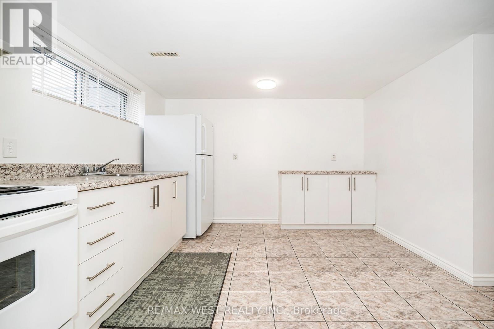 22 Dimplefield Place, Toronto, Ontario  M9C 4A1 - Photo 30 - W12890434