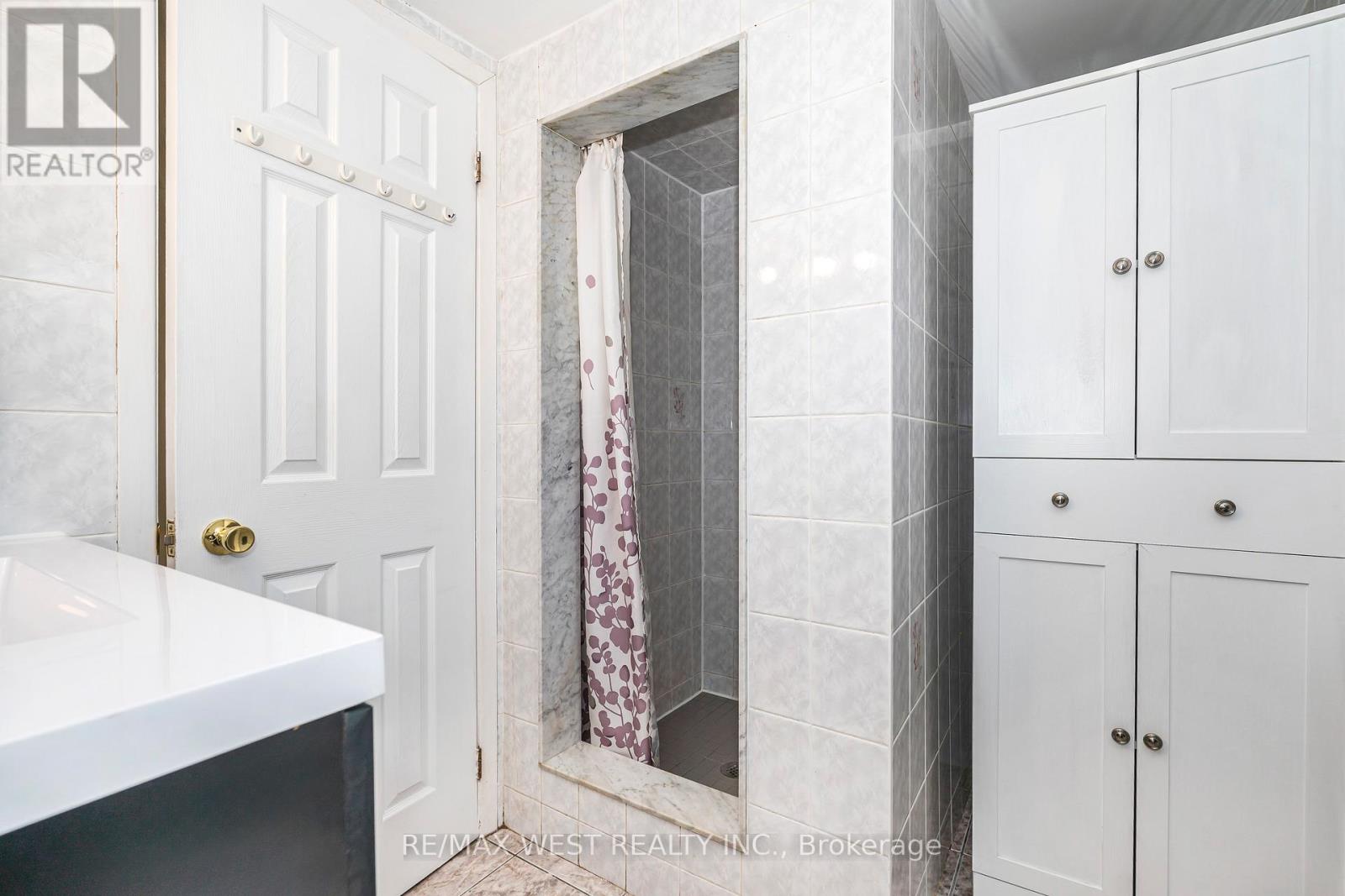 22 Dimplefield Place, Toronto, Ontario  M9C 4A1 - Photo 32 - W12890434