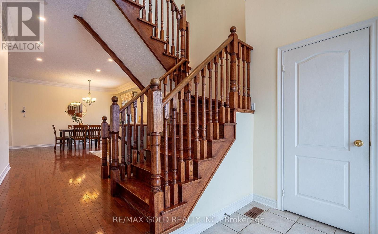 311 Father Tobin Road, Brampton (Sandringham-Wellington), Ontario  L6R 0P4 - Photo 3 - W12890522