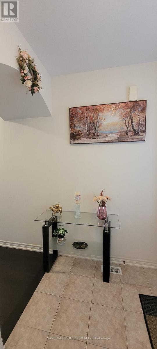 11 Ivor Crescent N, Brampton, Ontario  L7A 4L5 - Photo 3 - W12890546