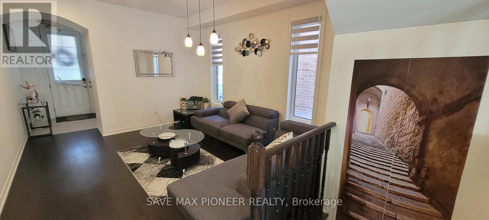 11 Ivor Crescent N, Brampton, Ontario  L7A 4L5 - Photo 5 - W12890546