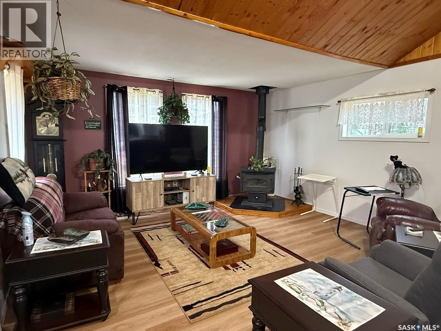 711 Waskos Drive, Northern Admin District, Saskatchewan  S0J 1L0 - Photo 24 - SK030607