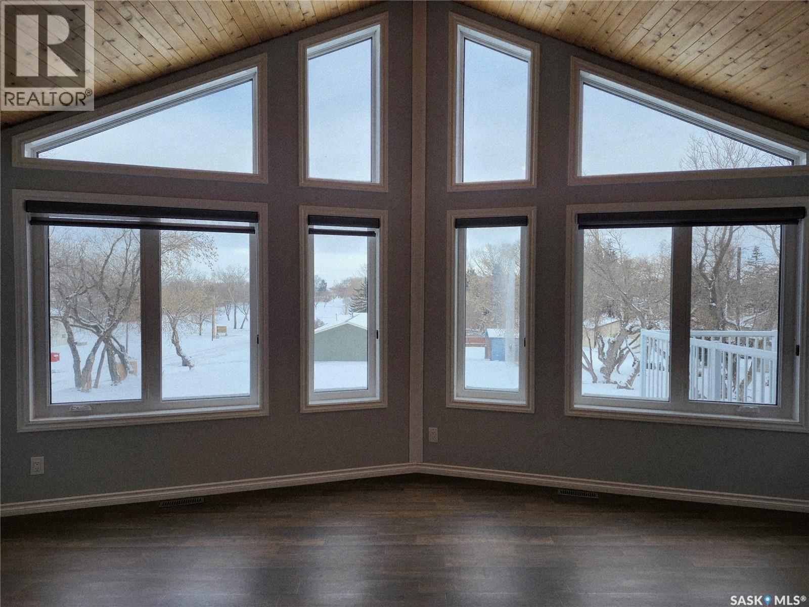 933 Front Street S, Broadview, Saskatchewan  S0G 0K0 - Photo 3 - SK030597