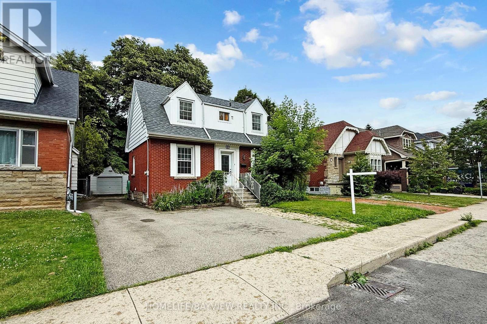 88 Arkell Street, Hamilton, Ontario  L8S 1N7 - Photo 3 - X12890354